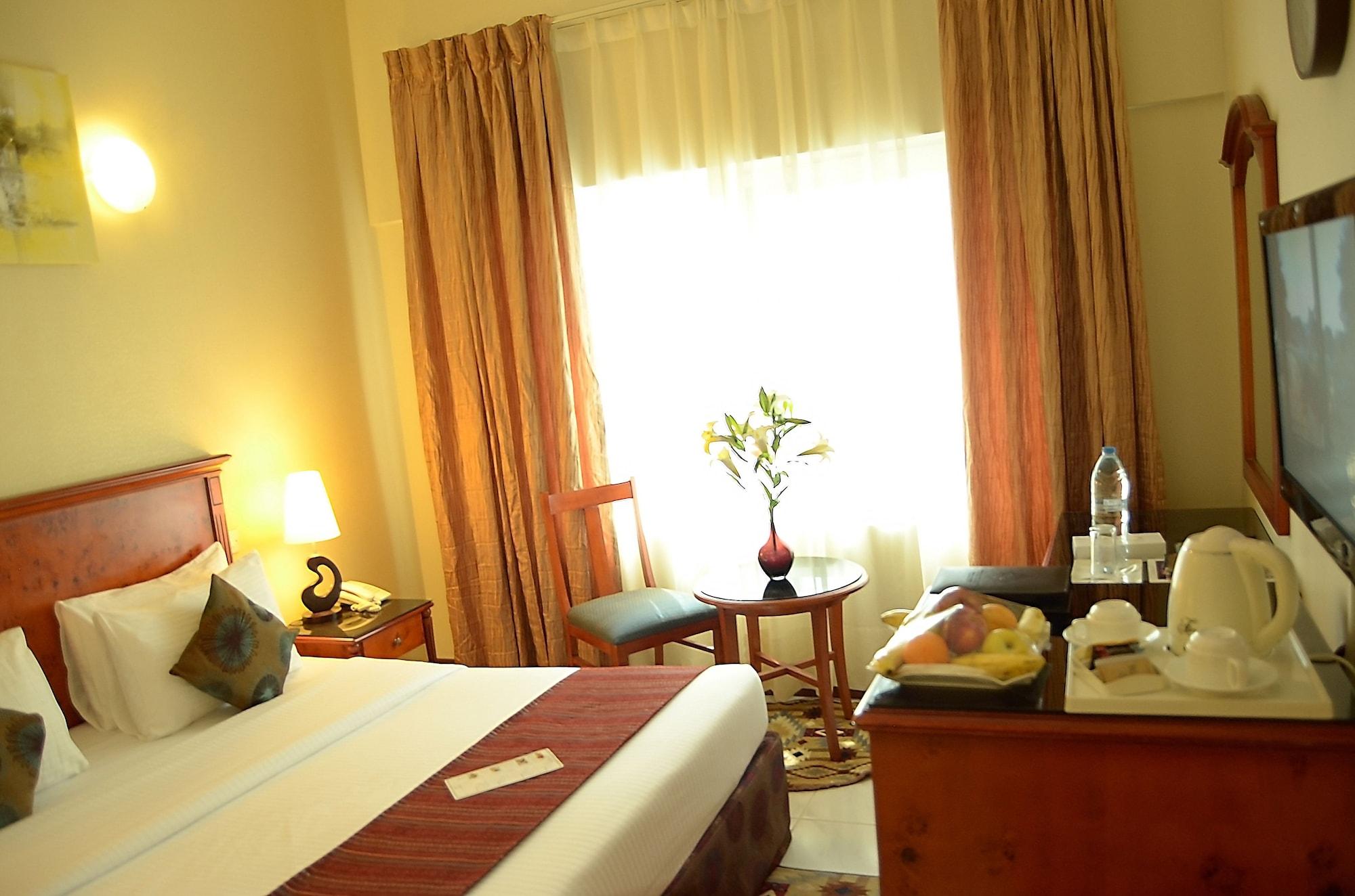 Nejoum Al Emarat Hotel Шарджа Екстериор снимка
