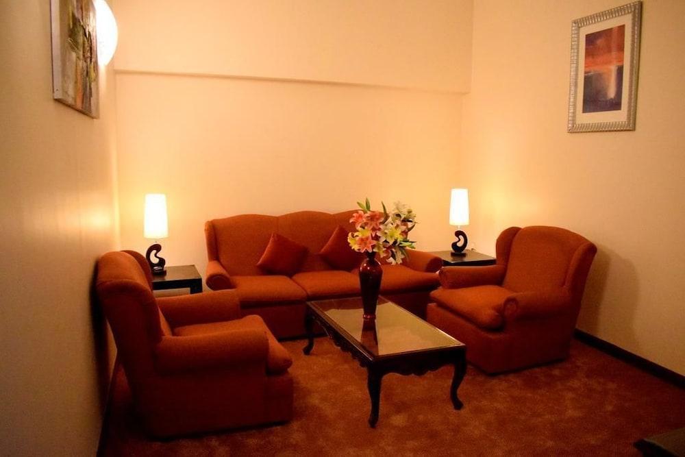 Nejoum Al Emarat Hotel Шарджа Екстериор снимка