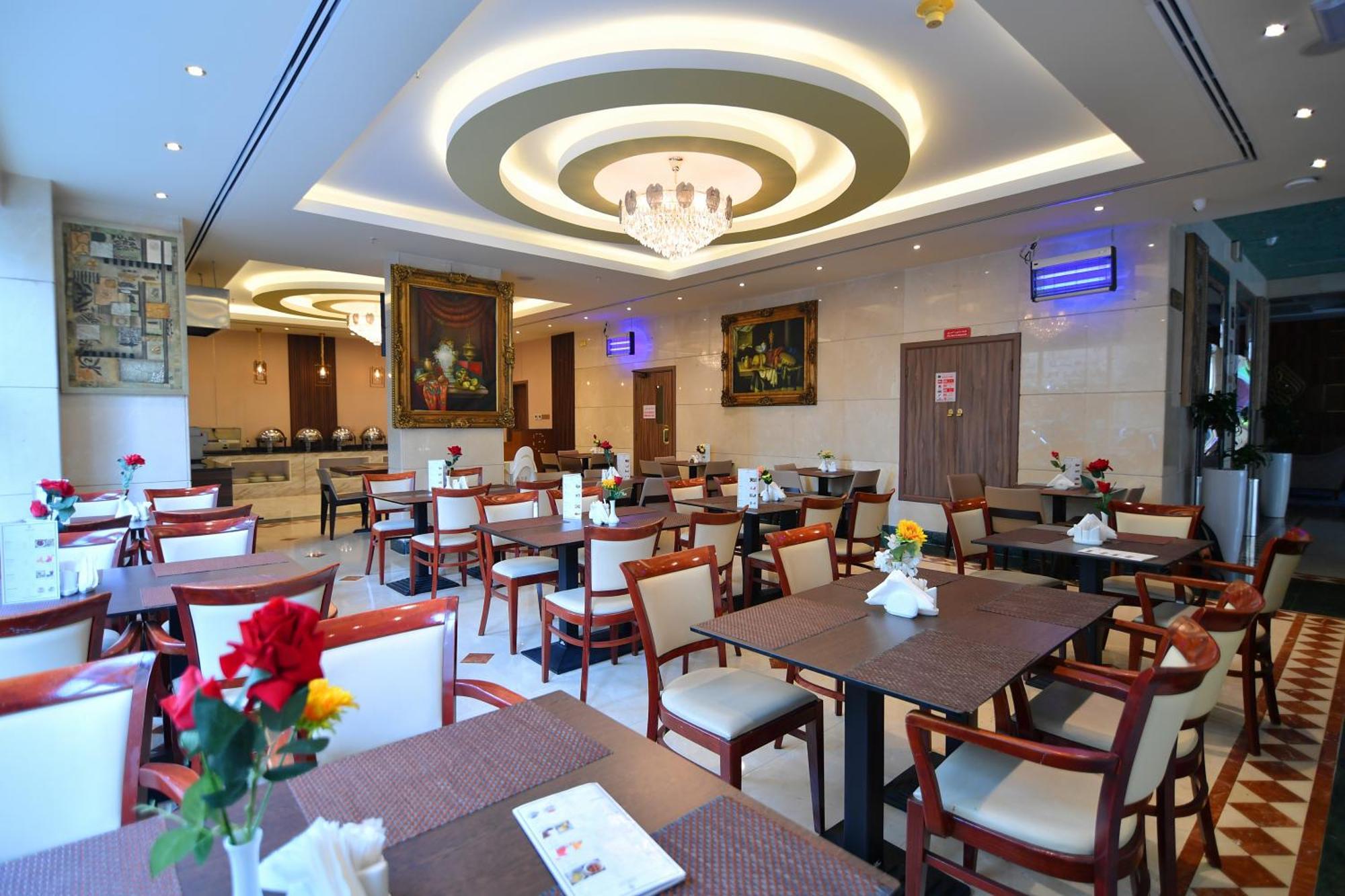 Nejoum Al Emarat Hotel Шарджа Екстериор снимка