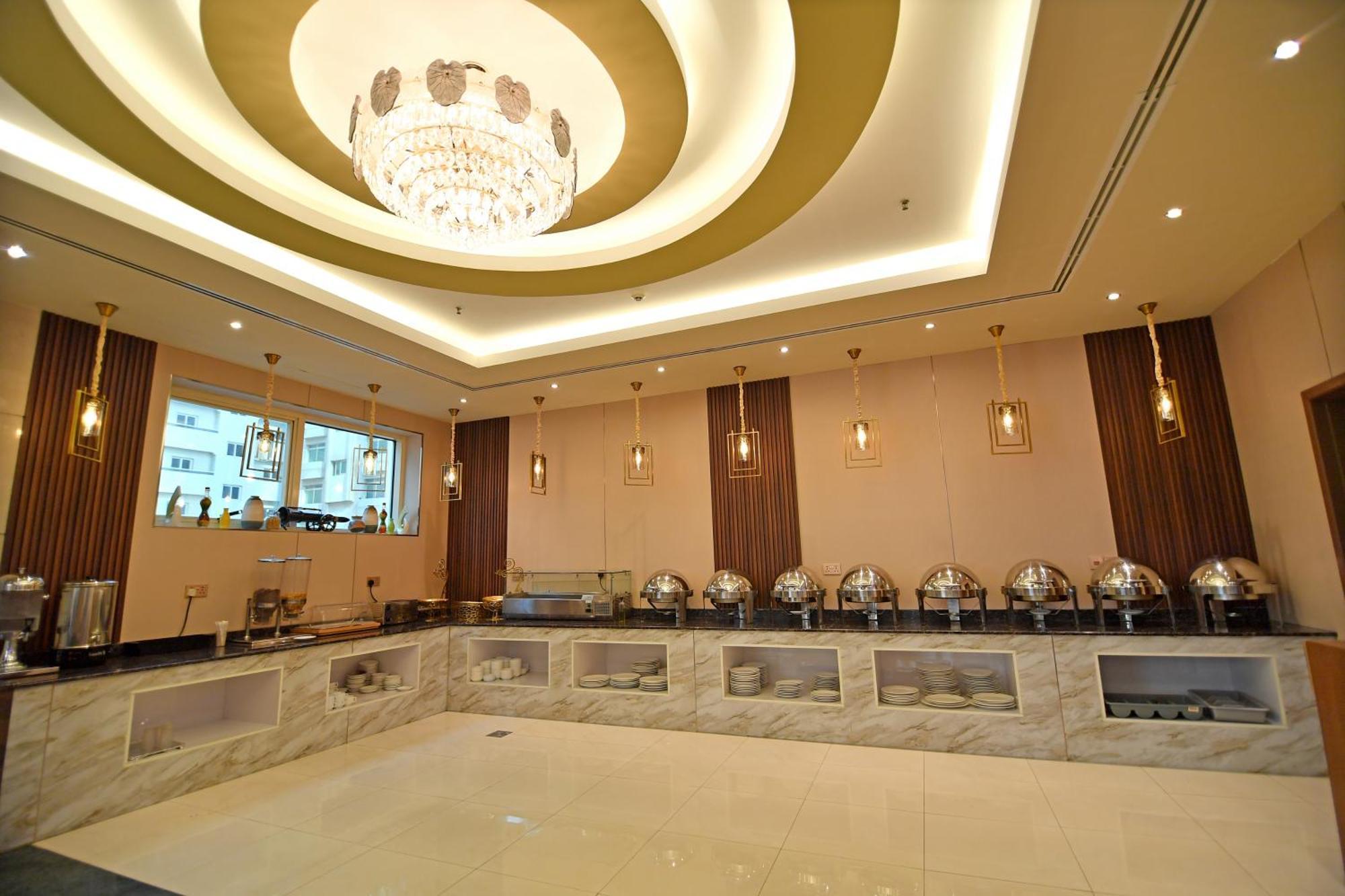 Nejoum Al Emarat Hotel Шарджа Екстериор снимка