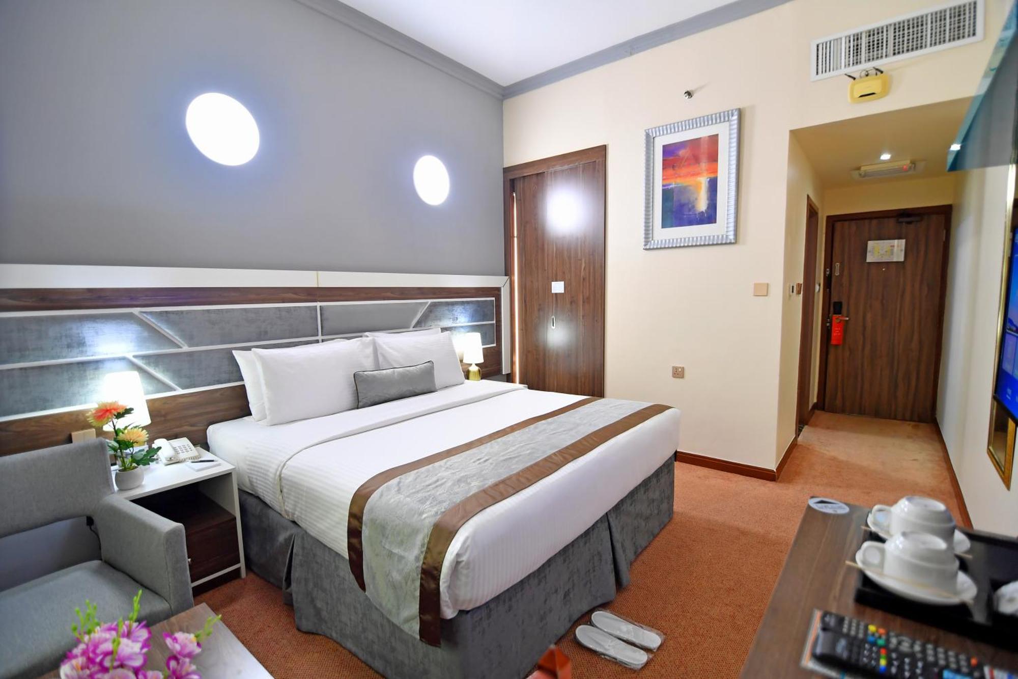 Nejoum Al Emarat Hotel Шарджа Екстериор снимка