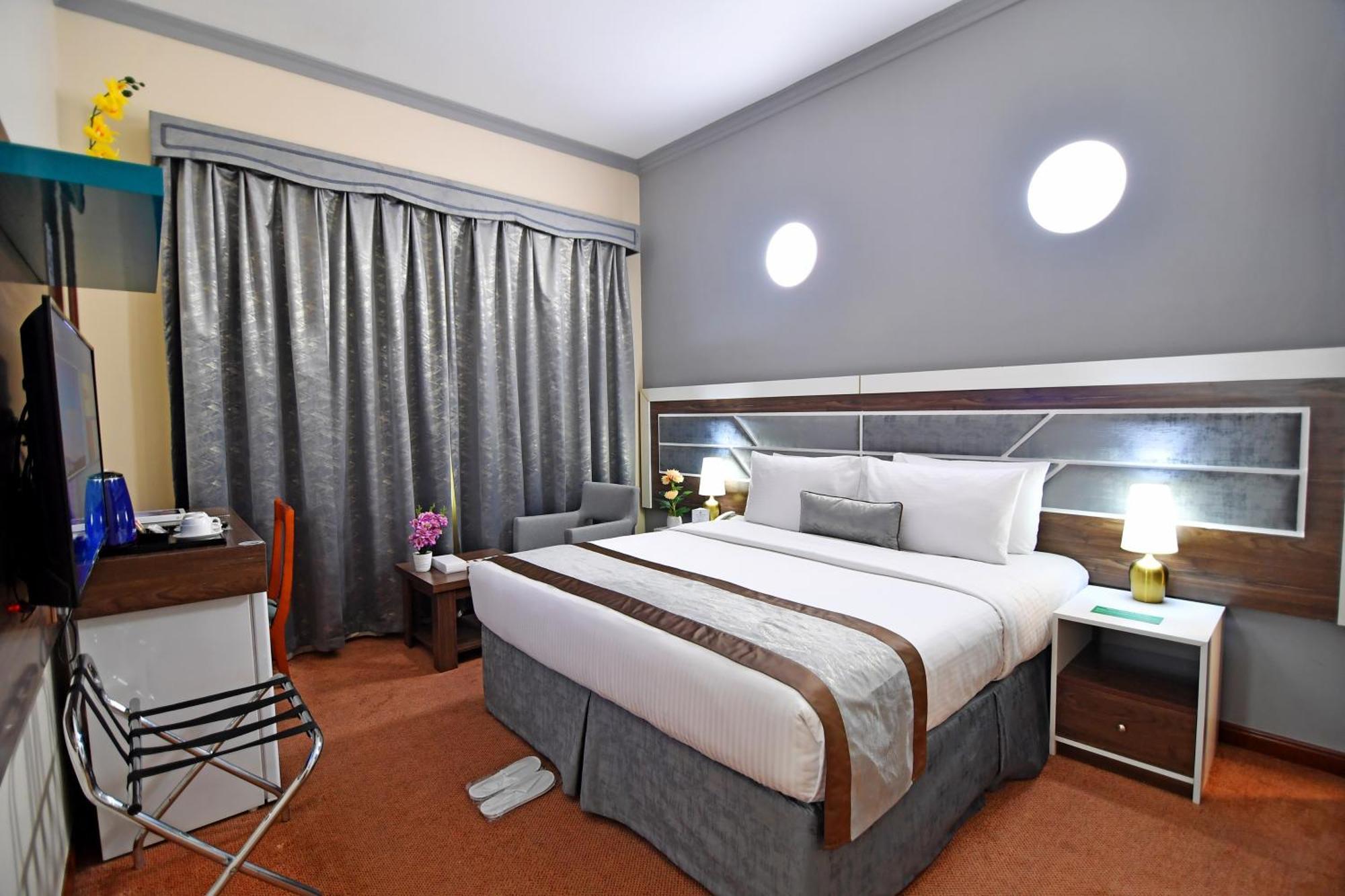 Nejoum Al Emarat Hotel Шарджа Екстериор снимка
