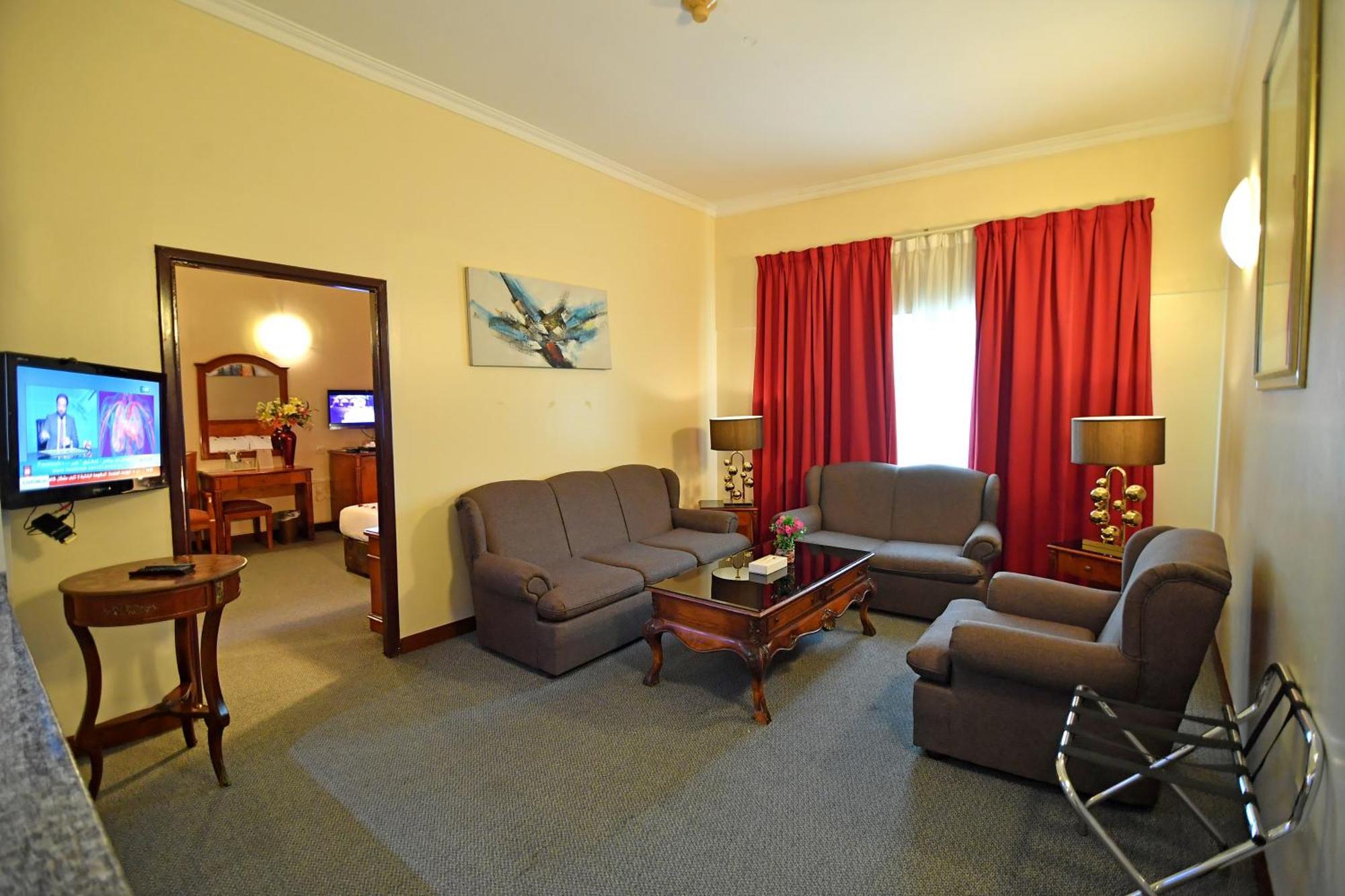 Nejoum Al Emarat Hotel Шарджа Екстериор снимка