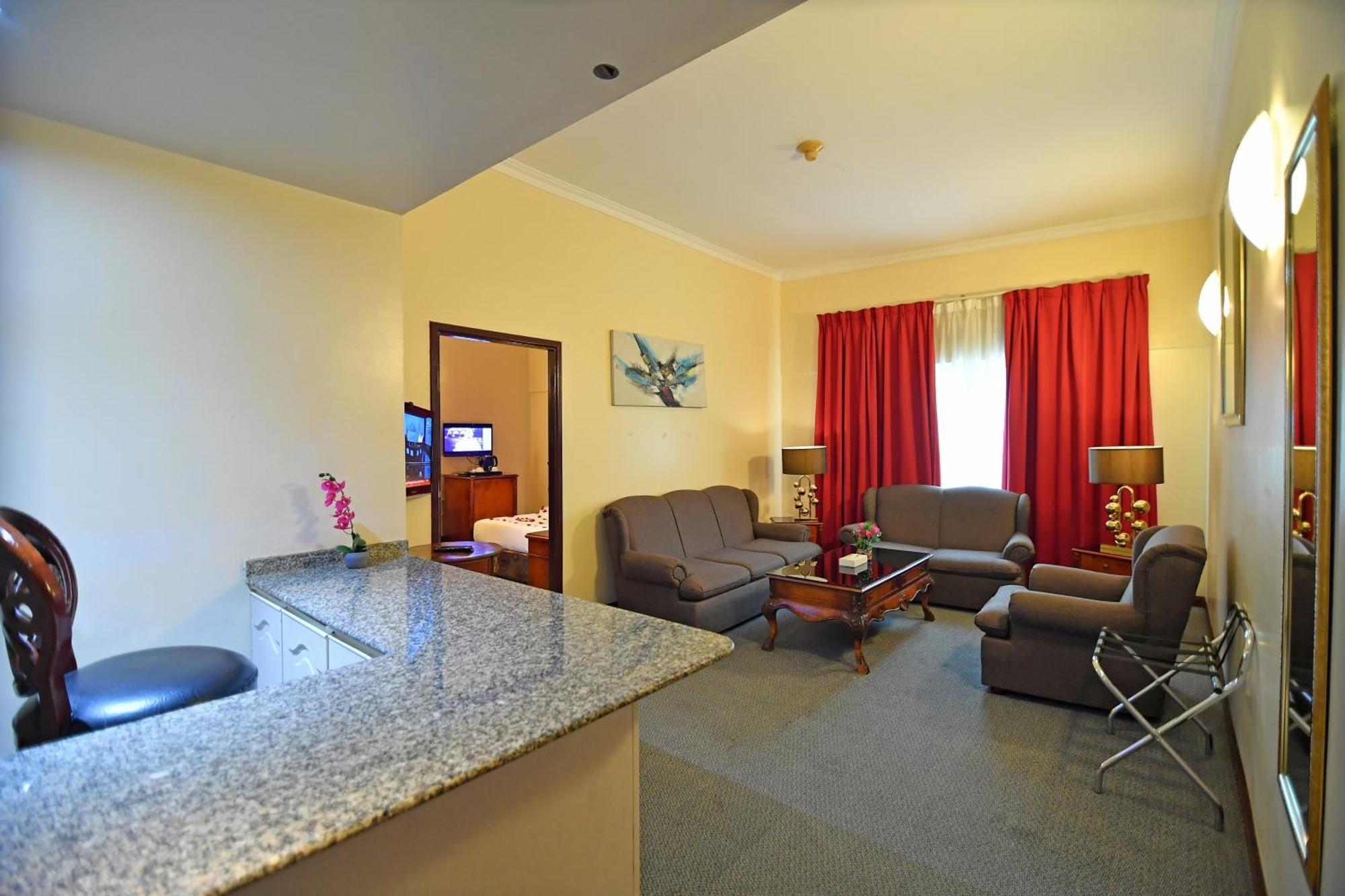 Nejoum Al Emarat Hotel Шарджа Екстериор снимка