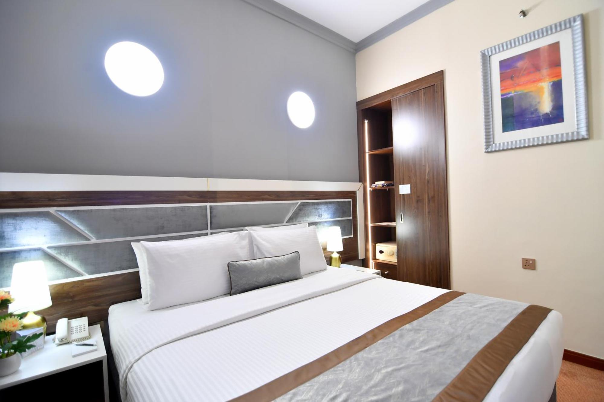 Nejoum Al Emarat Hotel Шарджа Екстериор снимка